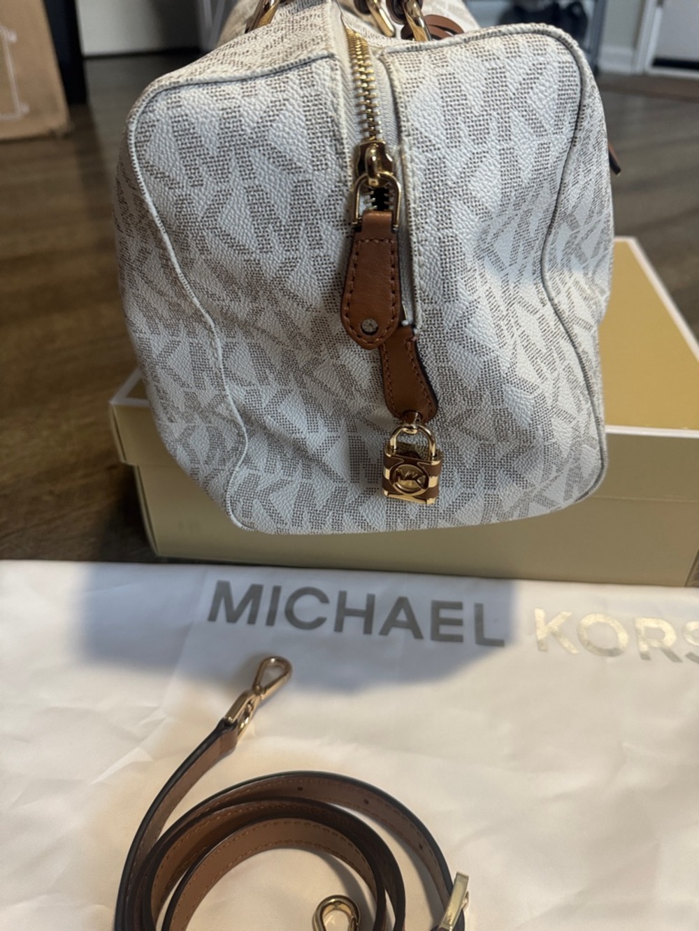 Michael Kors Signature Satchel in Vanilla and Brown - Picture 6 of 14